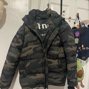 Aritzia TNA Super Puff in Camouflage Black and Brown